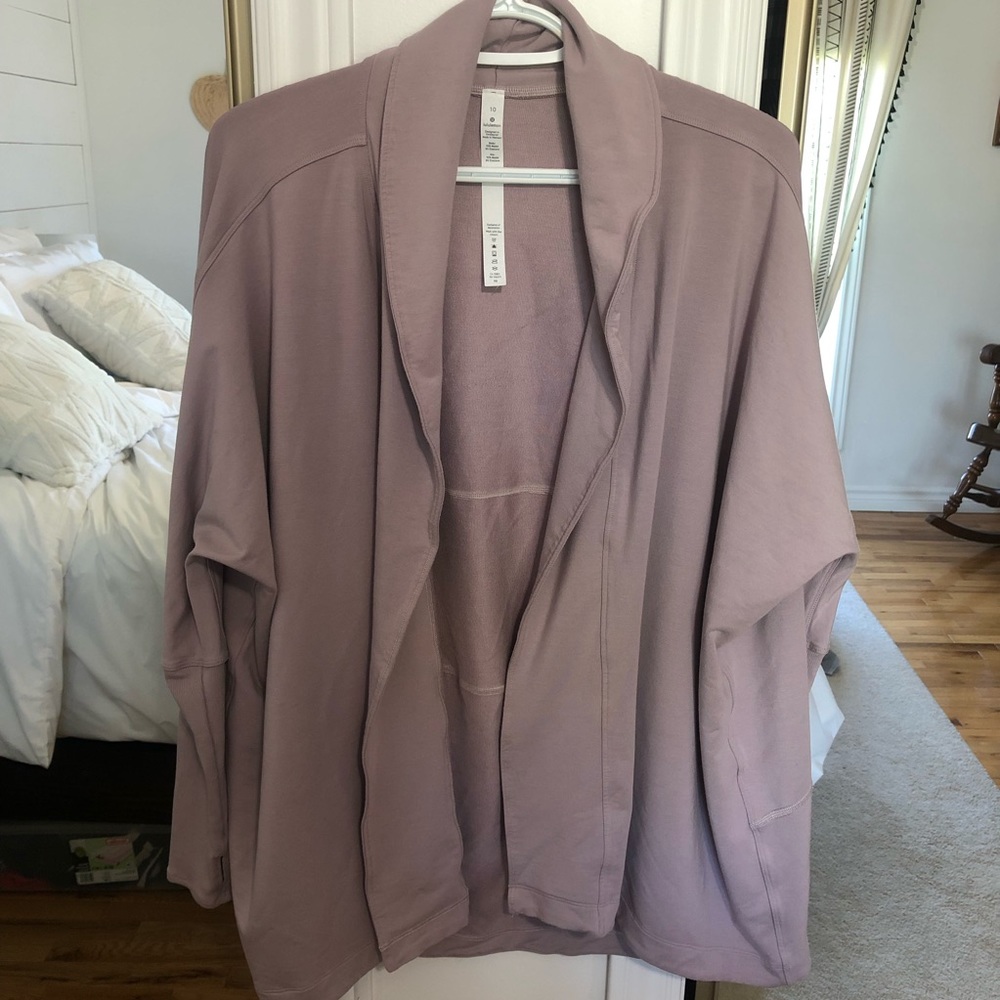 Lululemon Back In Action Wrap - Picture 2 of 11